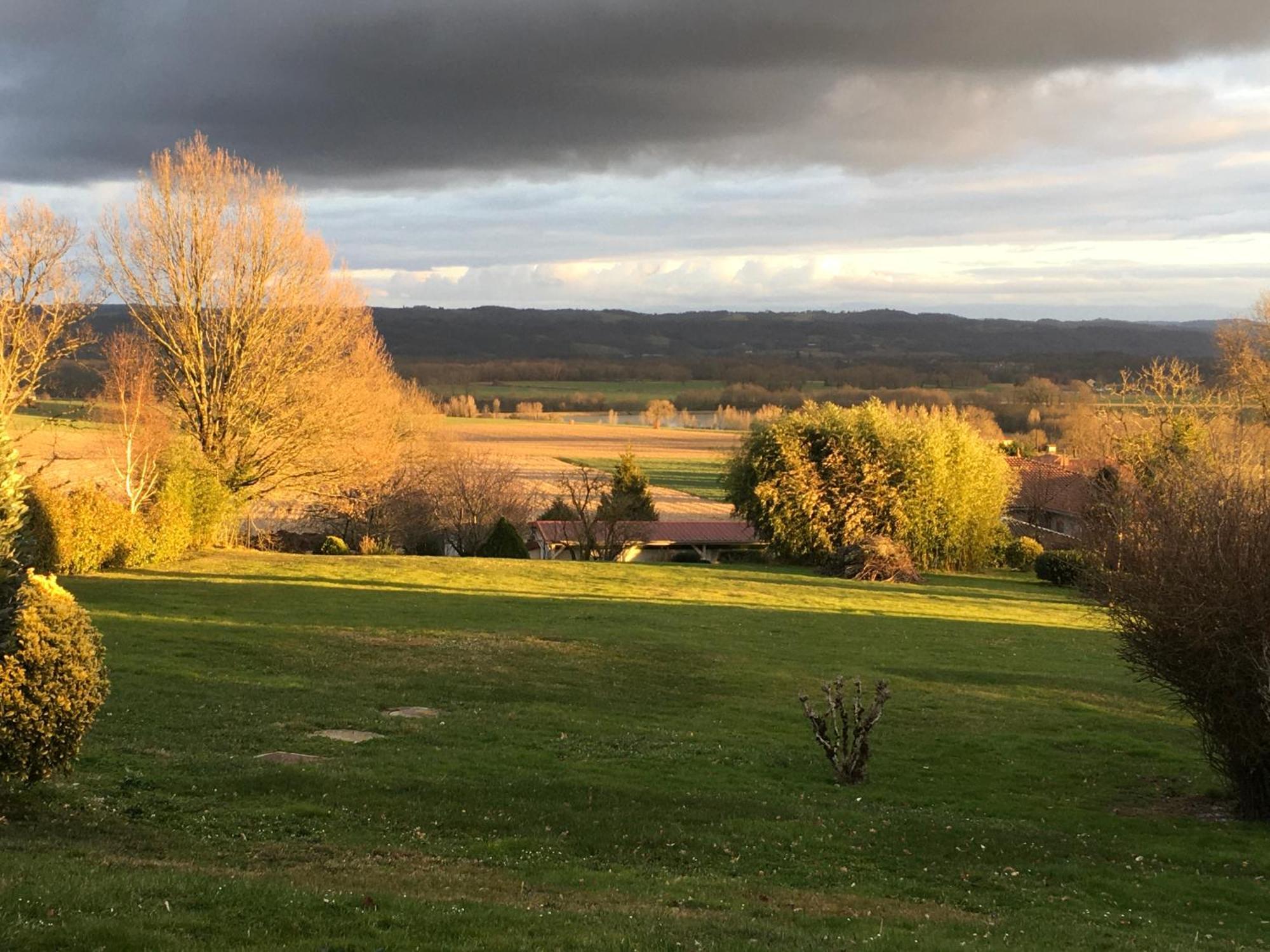 Gite Au Bouzigues Monlaur-Bernet Exterior foto